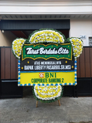 Papan Bunga Duka di Skanto